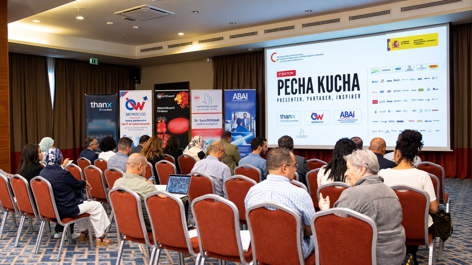 Público durante las presentaciones del Pecha Kucha
